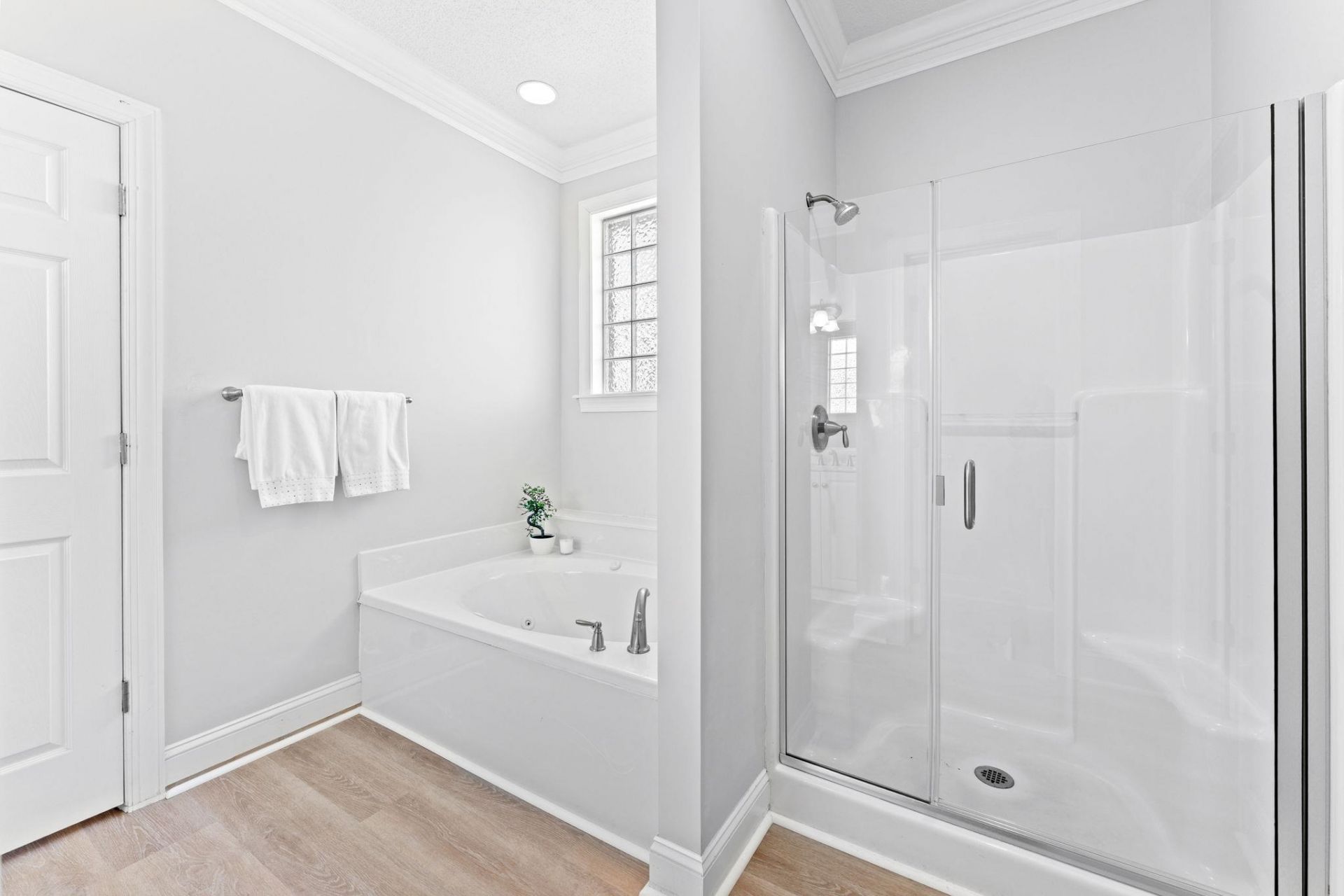 515 Sea Island Way  Photo 16