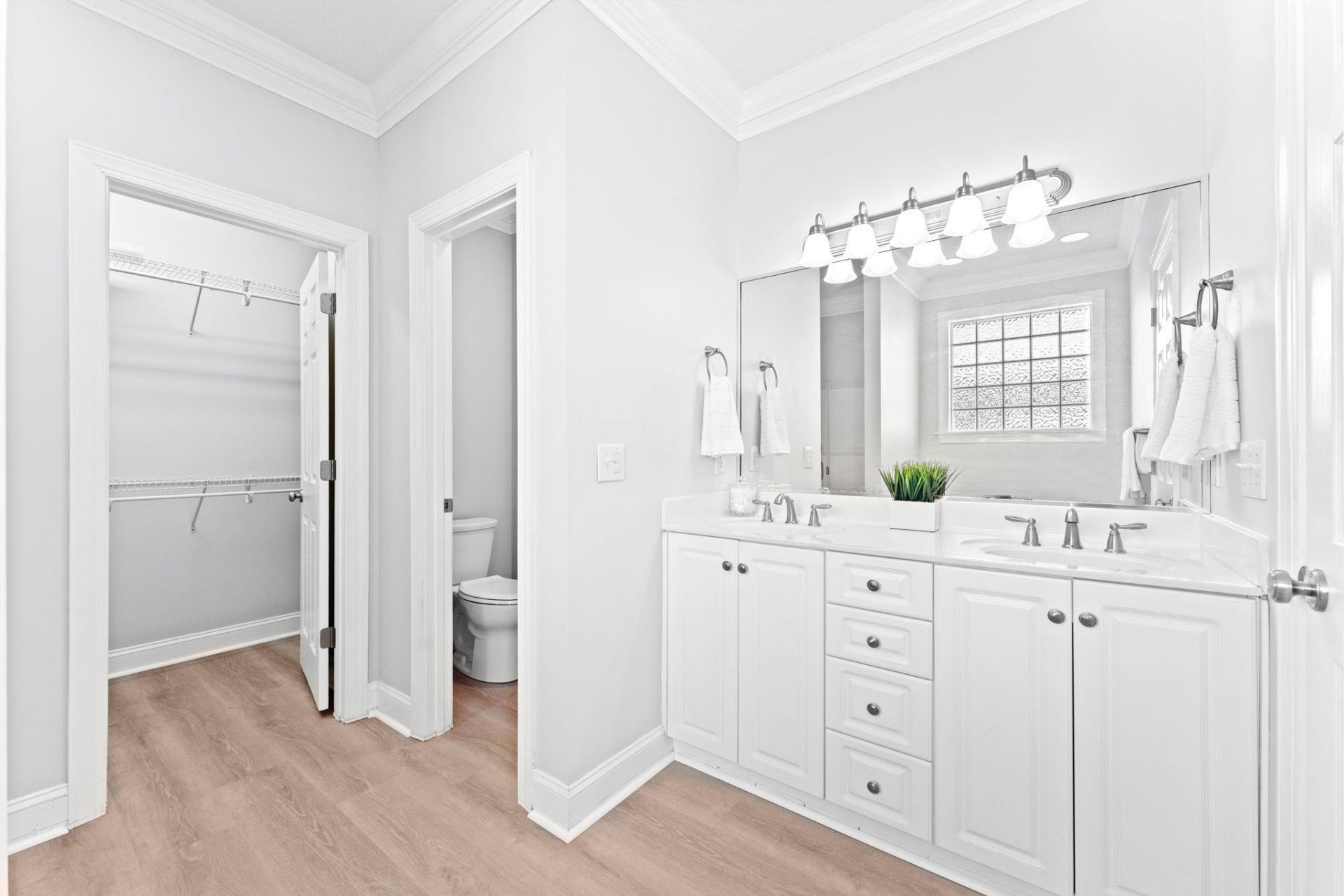 515 Sea Island Way Photo 17