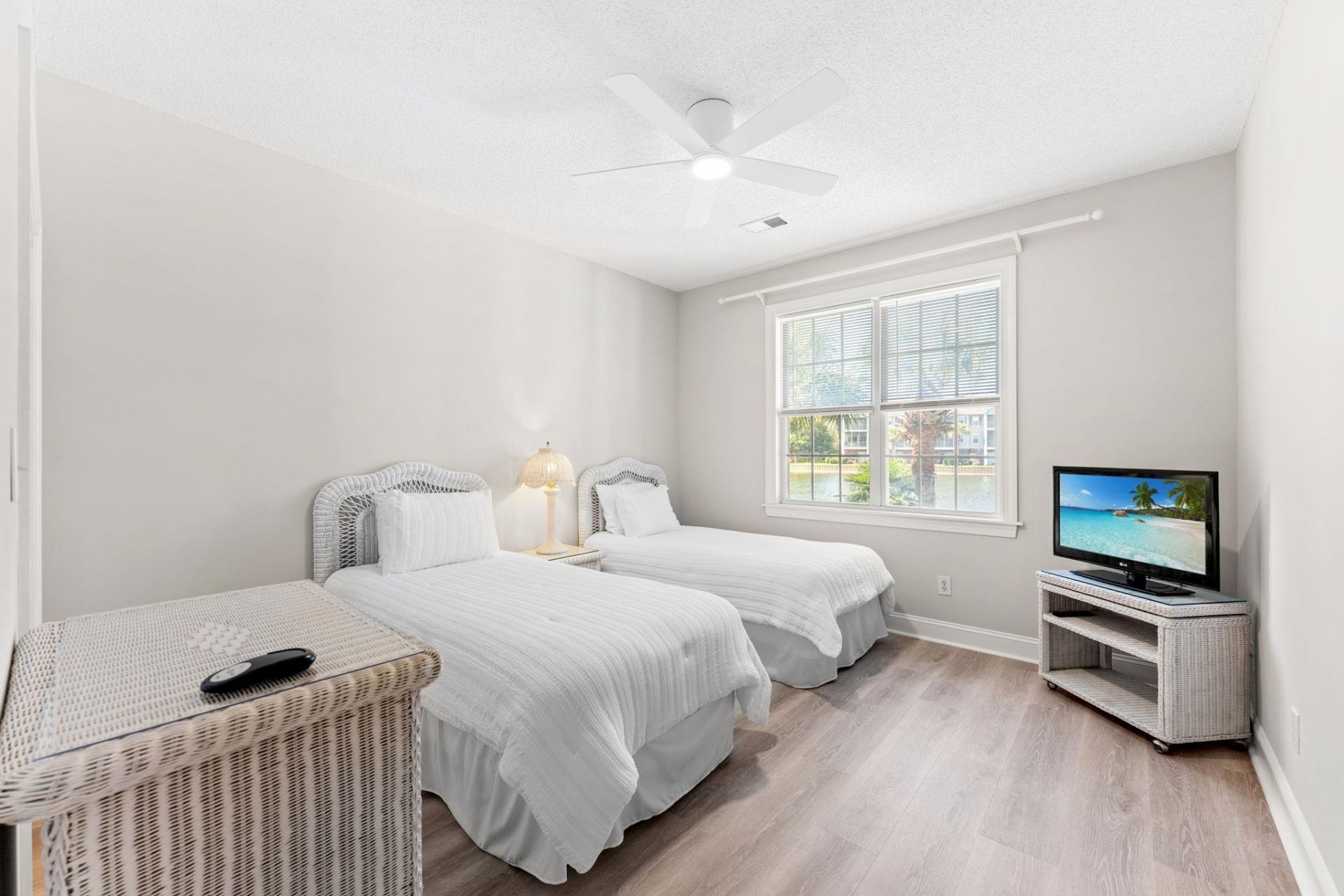 515 Sea Island Way Photo 18