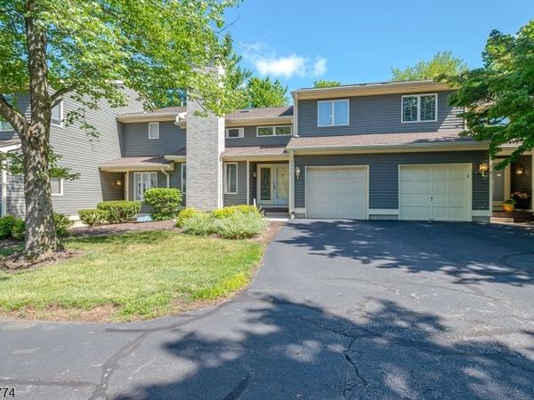 9 Mission Hills Rd, Clinton, NJ 08801