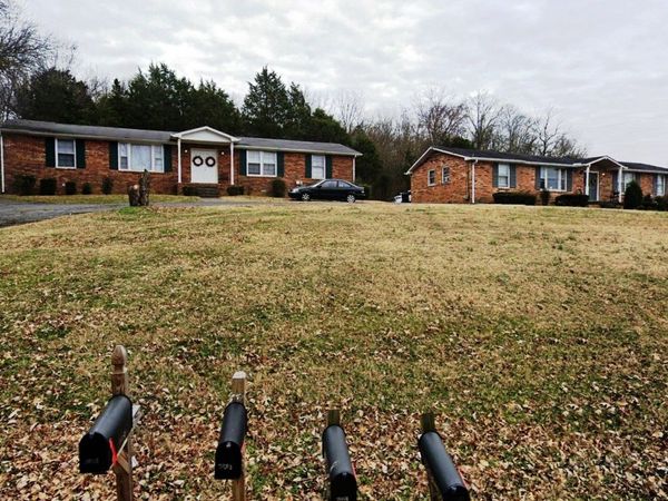 1008 Center Point Rd , Hendersonville, TN 37075