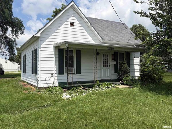 449 W FORT Street, Farmington, IL 61531