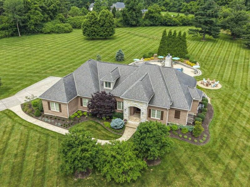 8180 Keller Road, Indian Hill, OH 45243 Photo 2