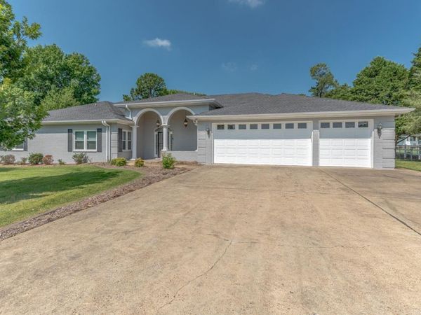 1725 Paragould Dr , Jonesboro, AR 72405