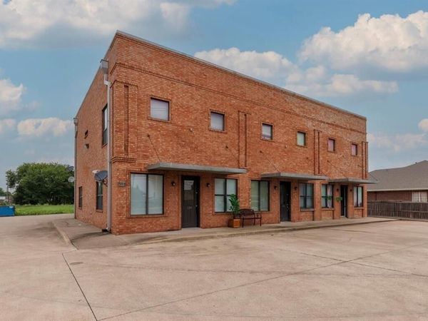 202 W Jefferson Street, Unit 100, Palmer, TX 75152