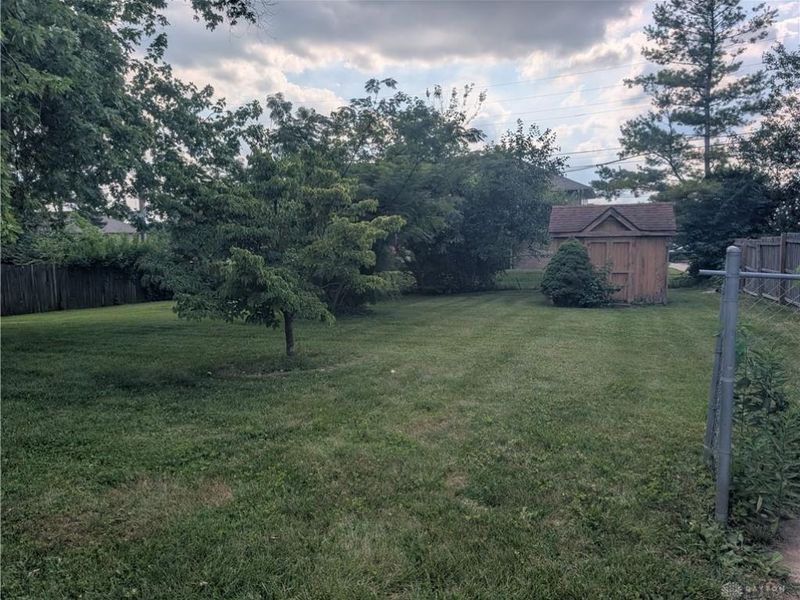 2061 S Lakeman Drive, Bellbrook, OH 45305 Photo 3