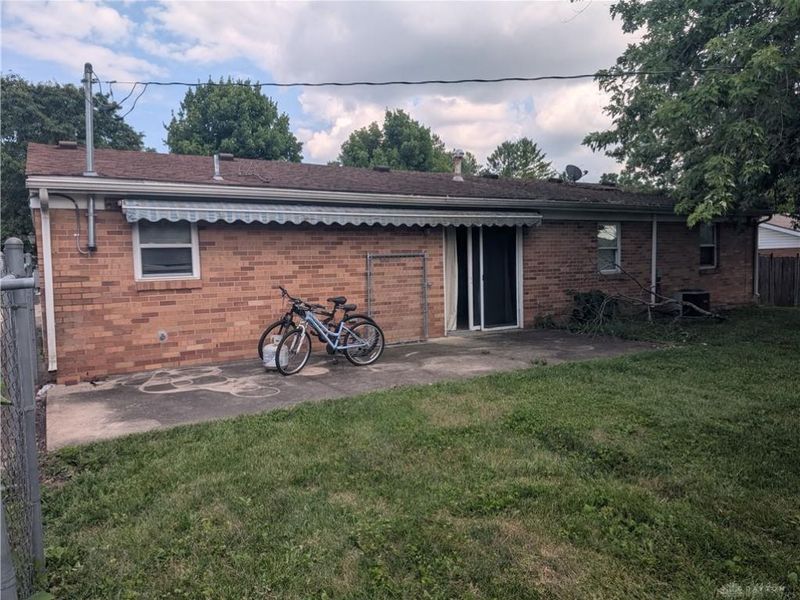 2061 S Lakeman Drive, Bellbrook, OH 45305 Photo 4