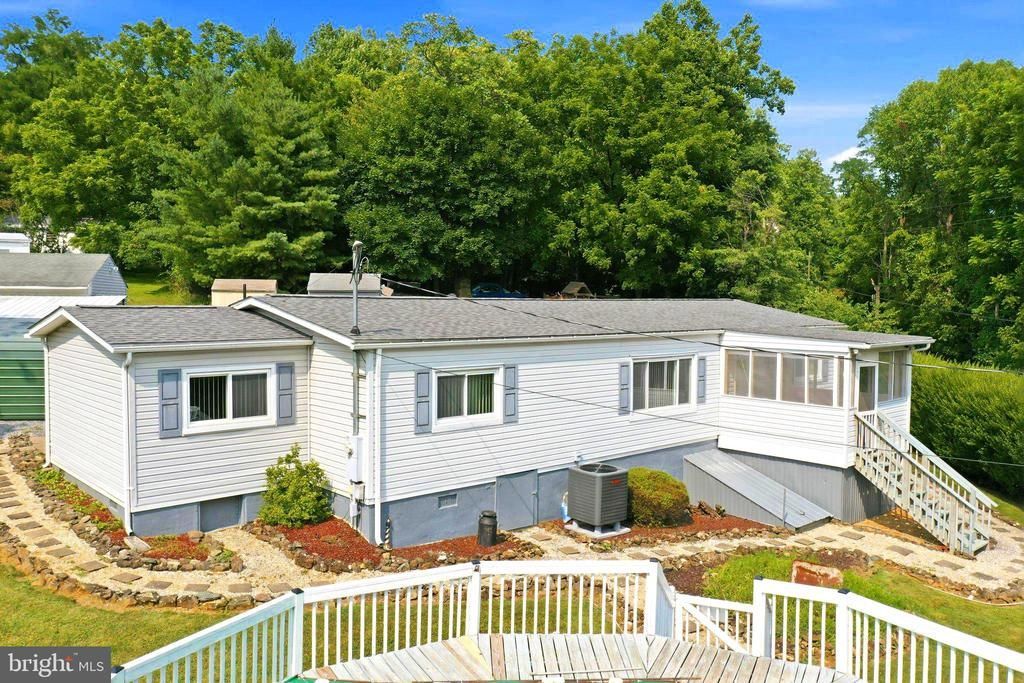1233 SUMMIT POINT DRIVE, FRONT ROYAL, VA 22630