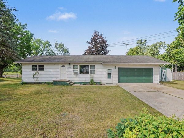 169 Park Place, Barryton, MI 49305