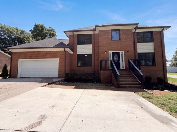 141 East Dr , Hendersonville, TN 37075