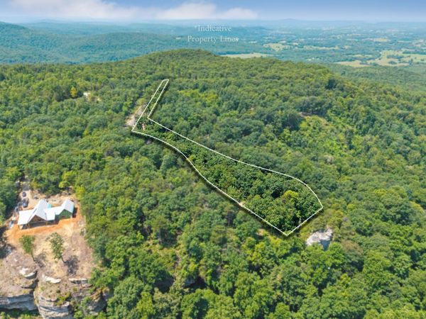 203 Crestview Ln , Sparta, TN 38583