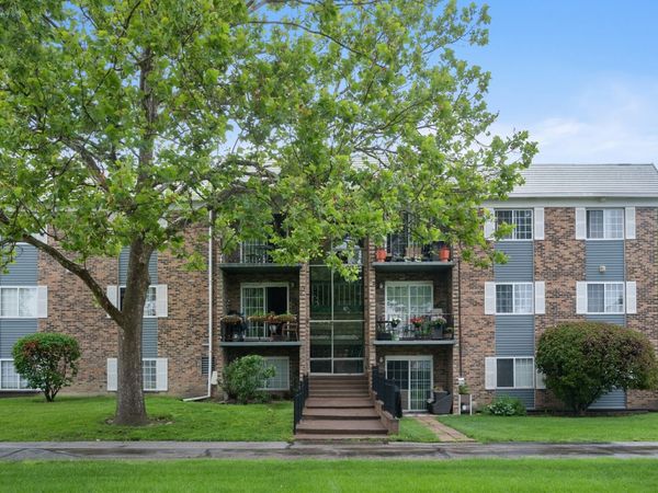 1627 N Windsor Drive , Unit 305, Arlington Heights, IL 60004