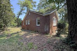718 Michaelmas Avenue  photo 4