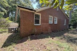 718 Michaelmas Avenue  photo 4