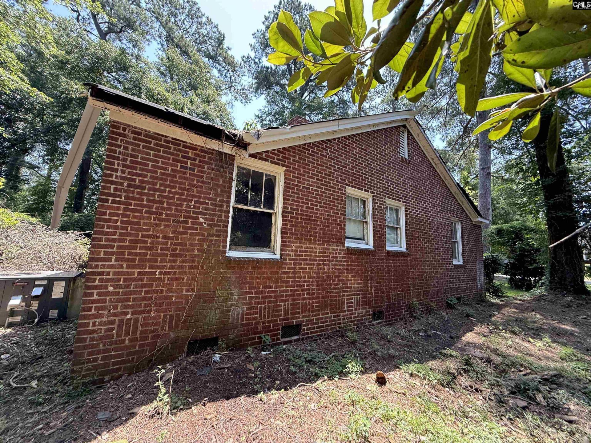 718 Michaelmas Avenue  Photo 4