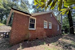 718 Michaelmas Avenue  photo 4