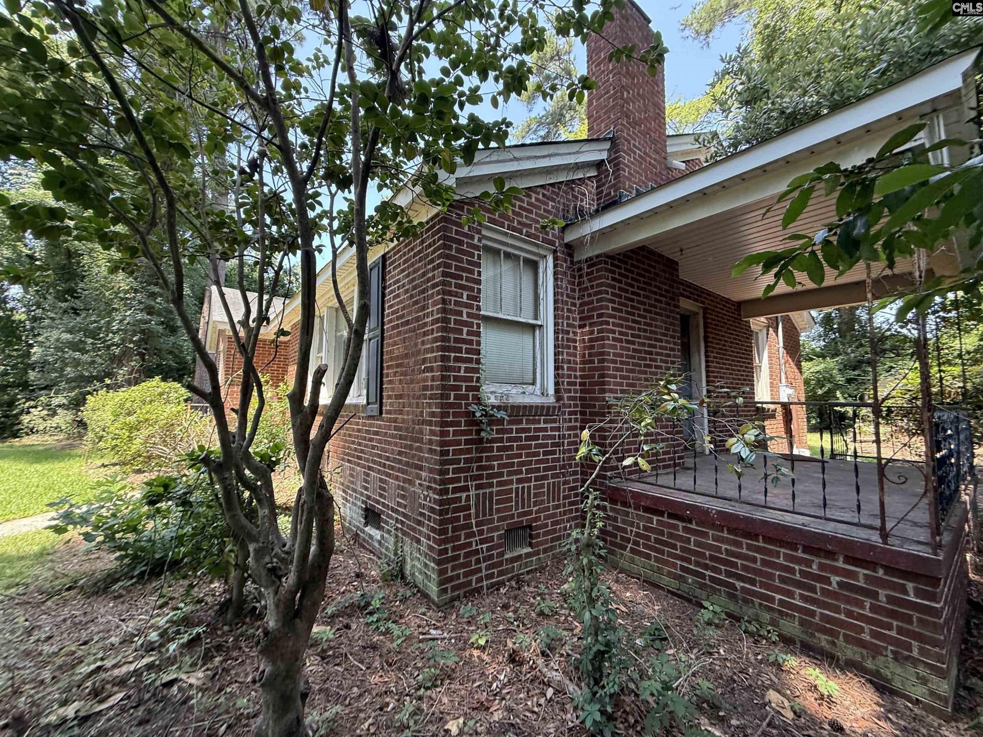 718 Michaelmas Avenue  Photo 7