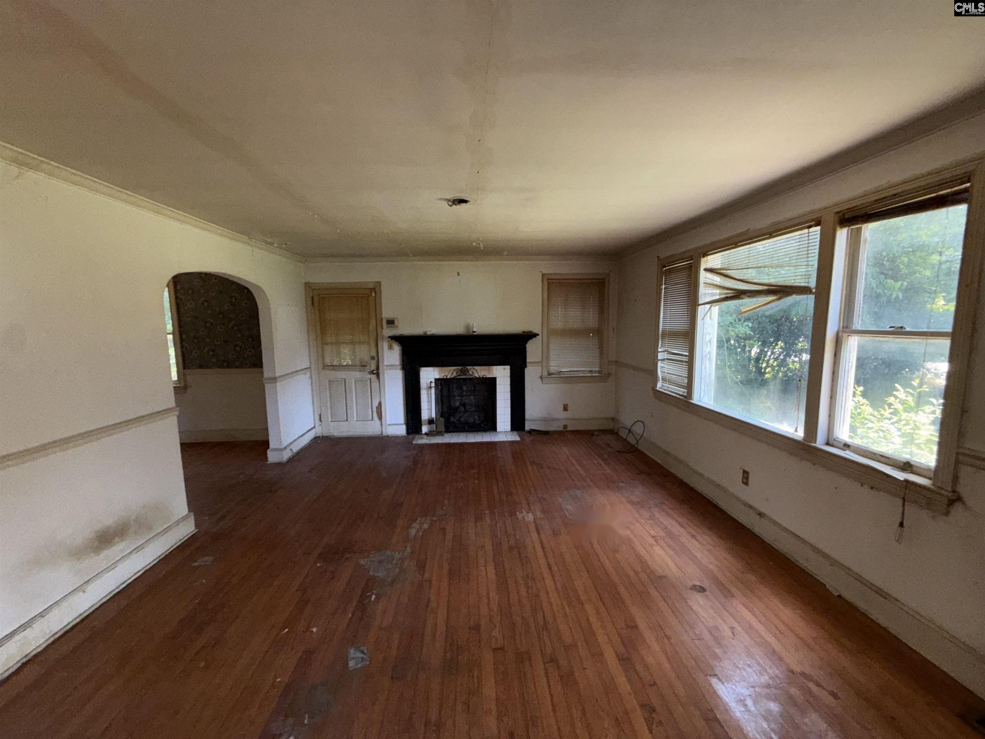 718 Michaelmas Avenue  Photo 8