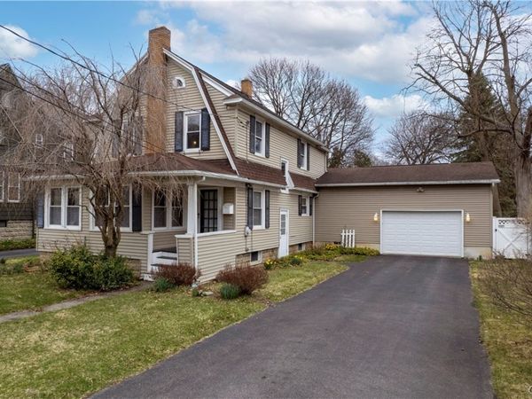 111 Charing Road , Syracuse, NY 13214