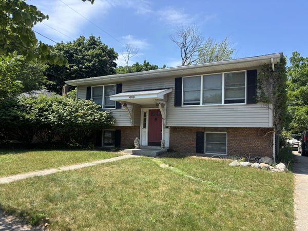 609 Hillock Court, Grand Haven, MI 49417