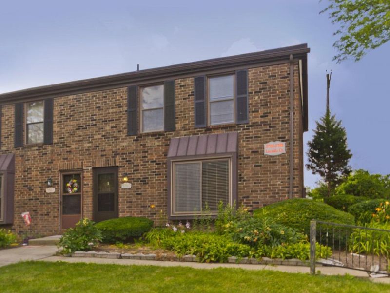 5760 Lucinda Court , Columbus, OH 43232 Photo 3