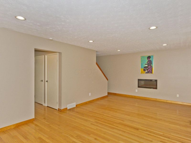 5760 Lucinda Court , Columbus, OH 43232 Photo 7