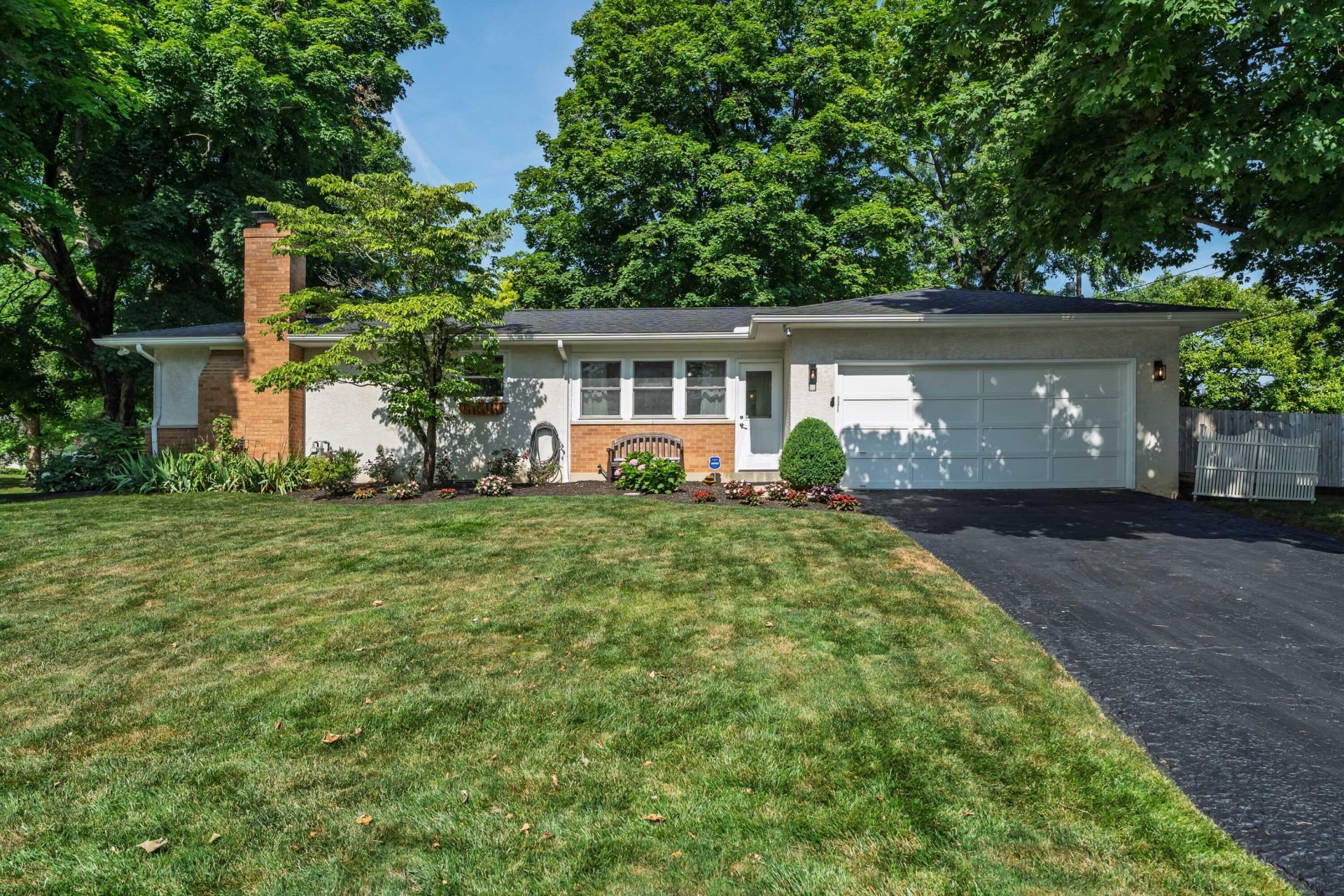 1102 Kennington Avenue, Columbus, OH 43220 Main Photo
