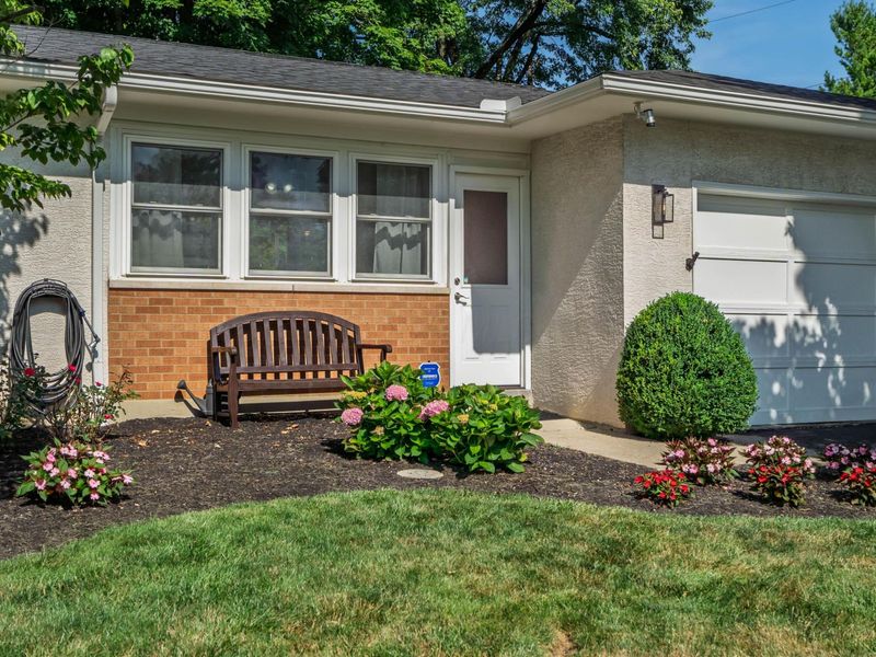 1102 Kennington Avenue, Columbus, OH 43220 Photo 2