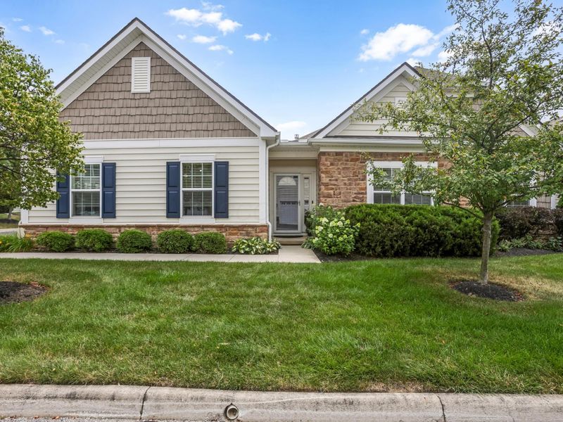 4562 Newport Loop E, Grove City, OH 43123 Photo 1