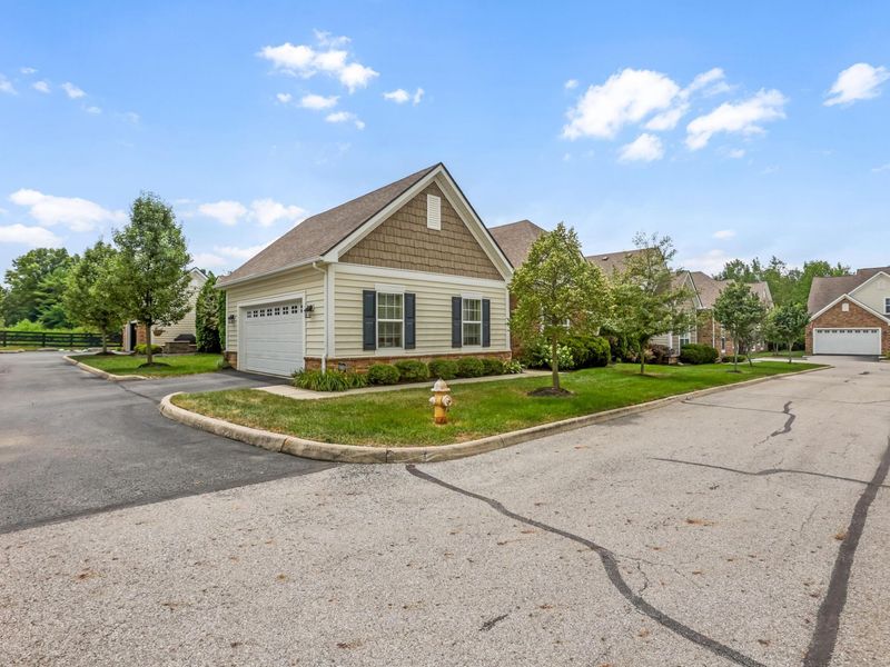 4562 Newport Loop E, Grove City, OH 43123 Photo 2