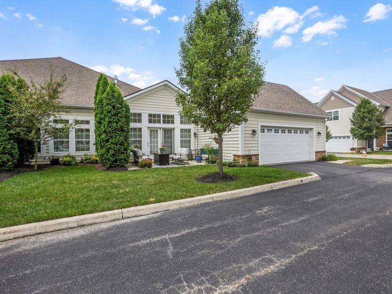 4562 Newport Loop E, Grove City, OH 43123 Photo 3