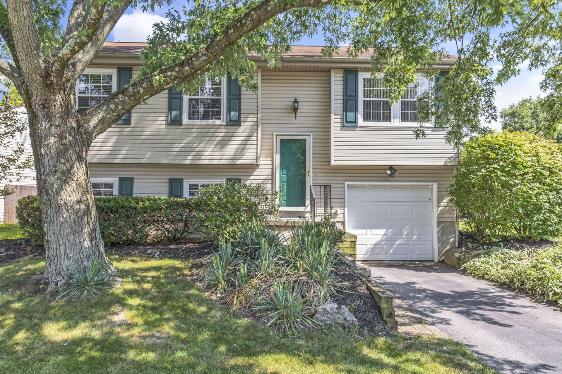 1077 Snohomish Avenue, Columbus, OH 43085 Main Photo