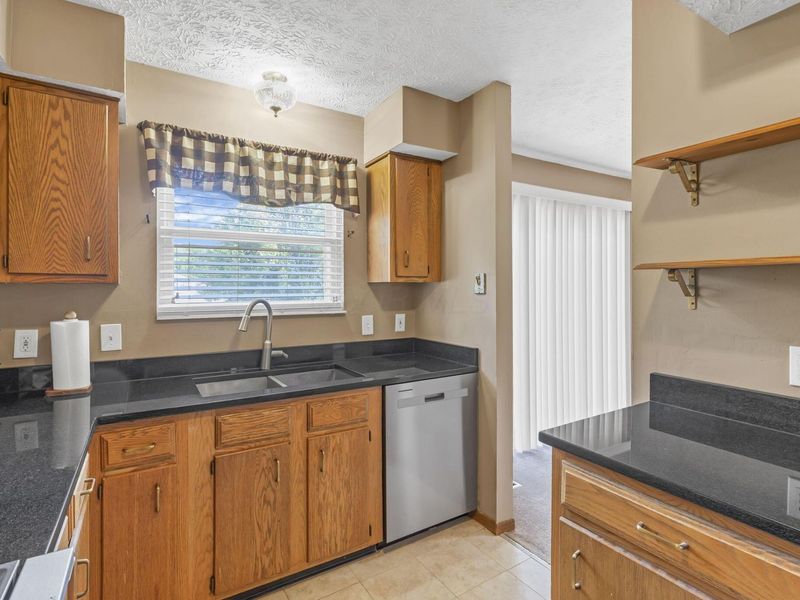 1077 Snohomish Avenue, Columbus, OH 43085 Photo 12