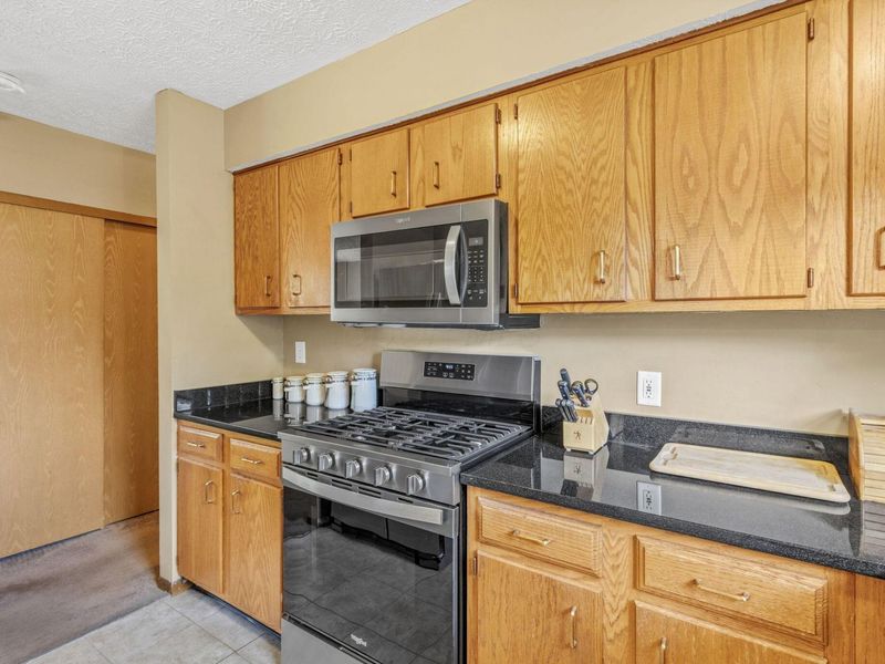 1077 Snohomish Avenue, Columbus, OH 43085 Photo 13