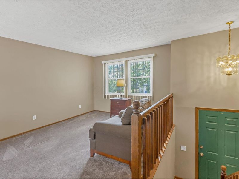1077 Snohomish Avenue, Columbus, OH 43085 Photo 2