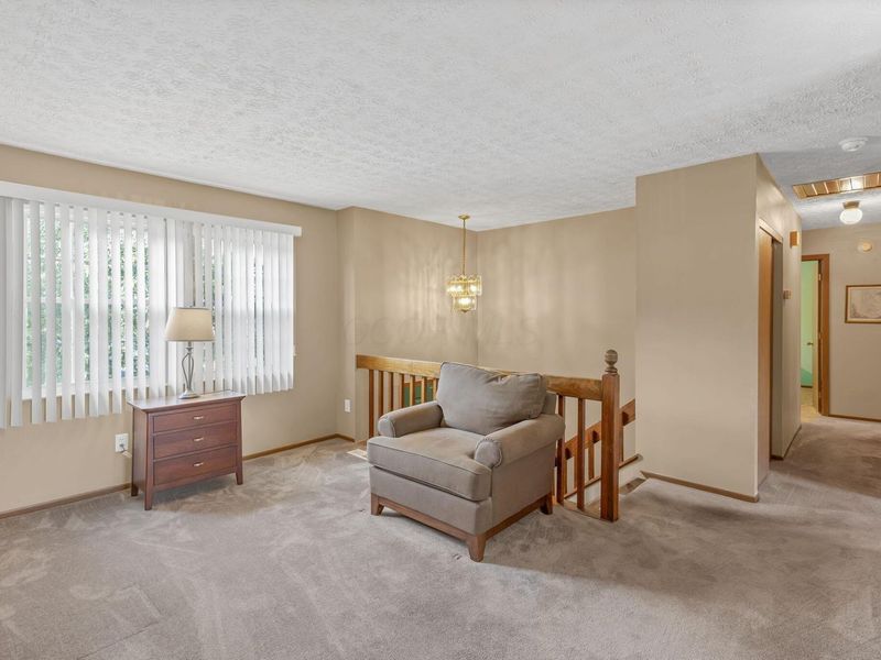 1077 Snohomish Avenue, Columbus, OH 43085 Photo 4