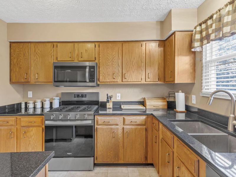 1077 Snohomish Avenue, Columbus, OH 43085 Photo 8