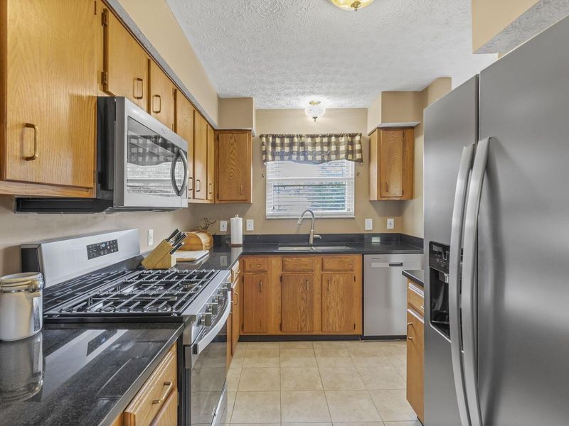 1077 Snohomish Avenue, Columbus, OH 43085 Photo 9