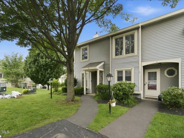 5 Minuteman Court, Halfmoon, NY 12065