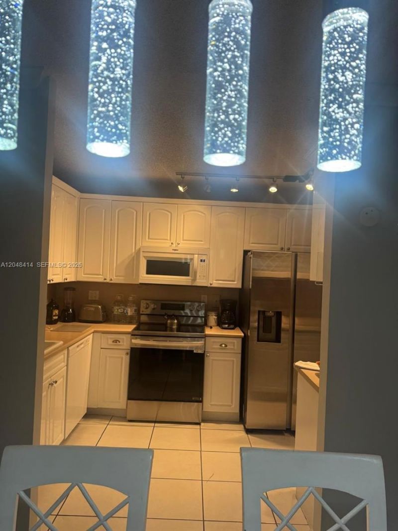 5601 Collins Ave , Unit 823, Miami Beach, FL 33140 Photo