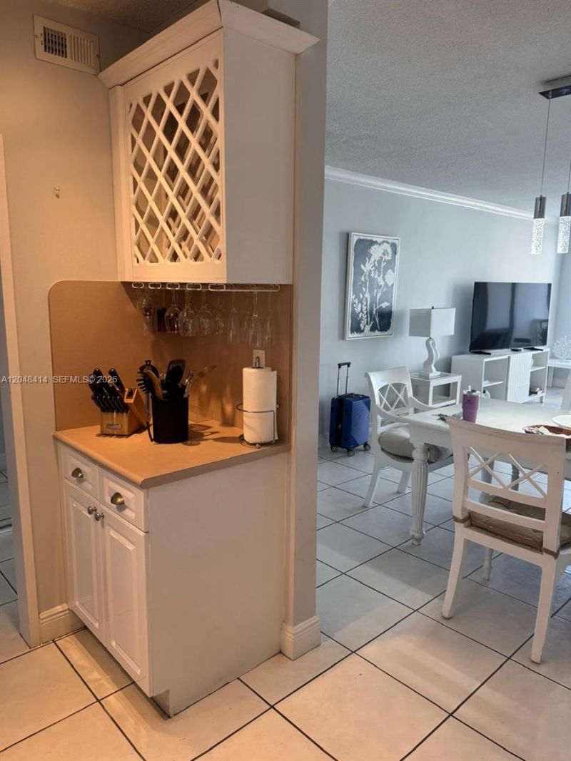 5601 Collins Ave , Unit 823, Miami Beach, FL 33140 Photo