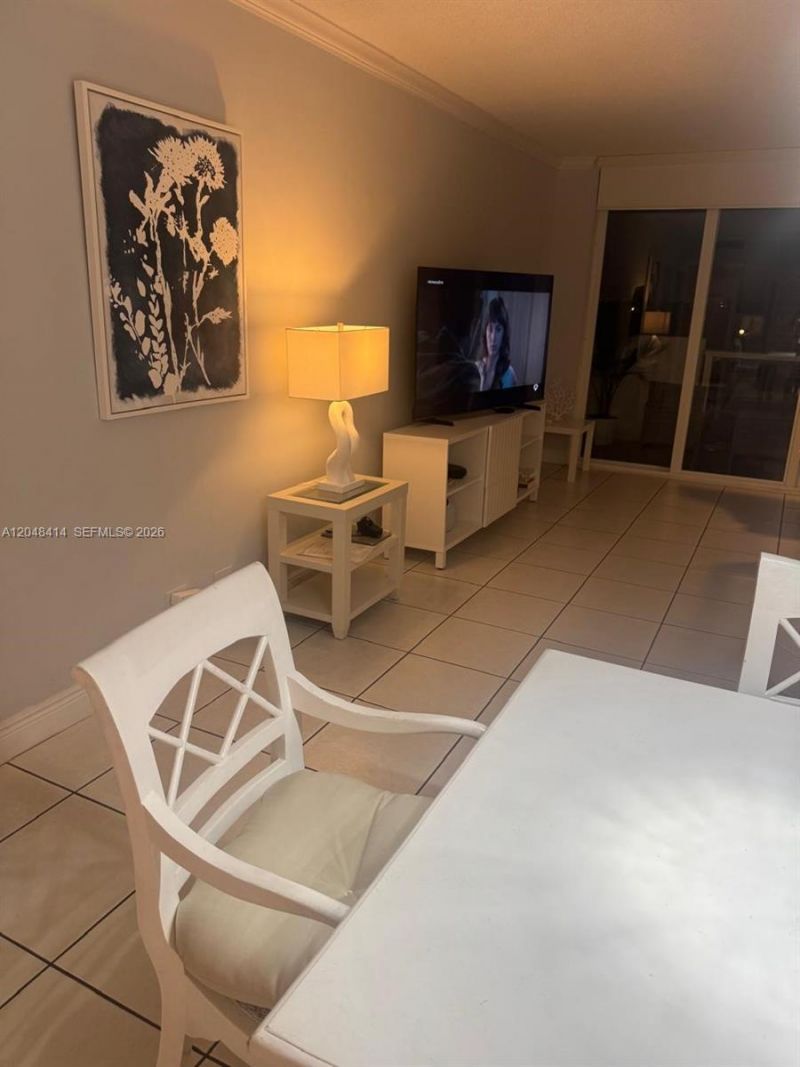 5601 Collins Ave , Unit 823, Miami Beach, FL 33140 Photo