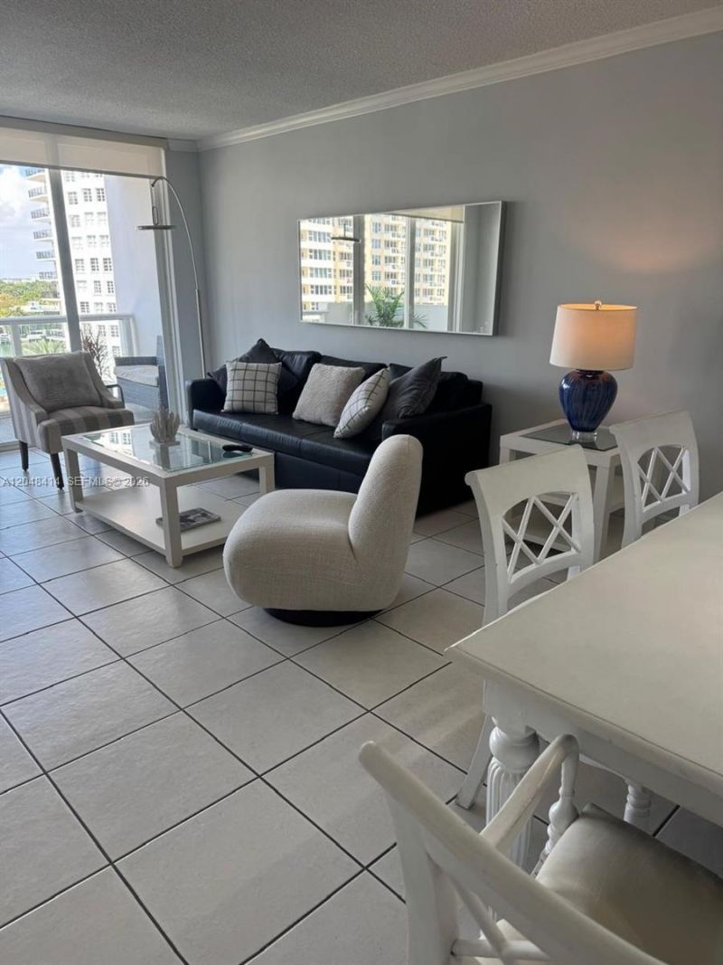 5601 Collins Ave , Unit 823, Miami Beach, FL 33140 Photo