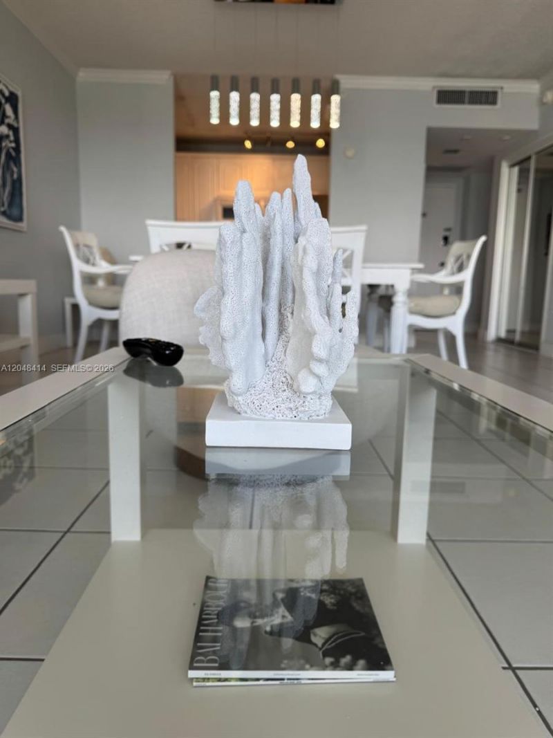 5601 Collins Ave , Unit 823, Miami Beach, FL 33140 Photo