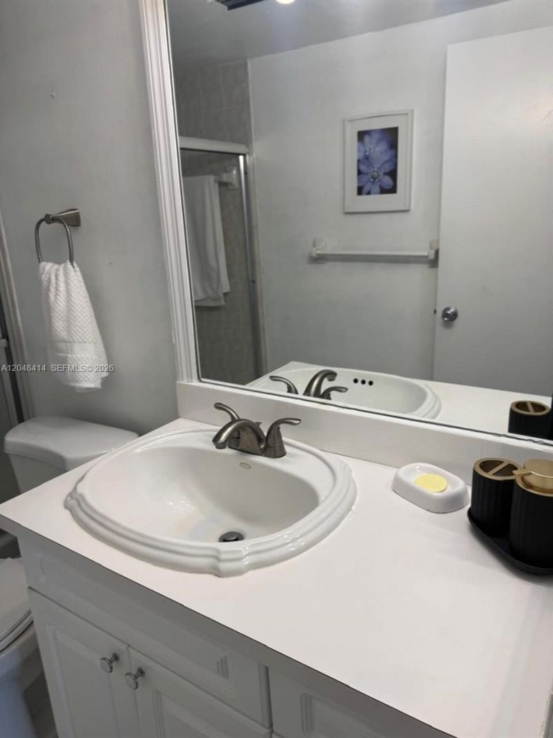 5601 Collins Ave , Unit 823, Miami Beach, FL 33140 Photo