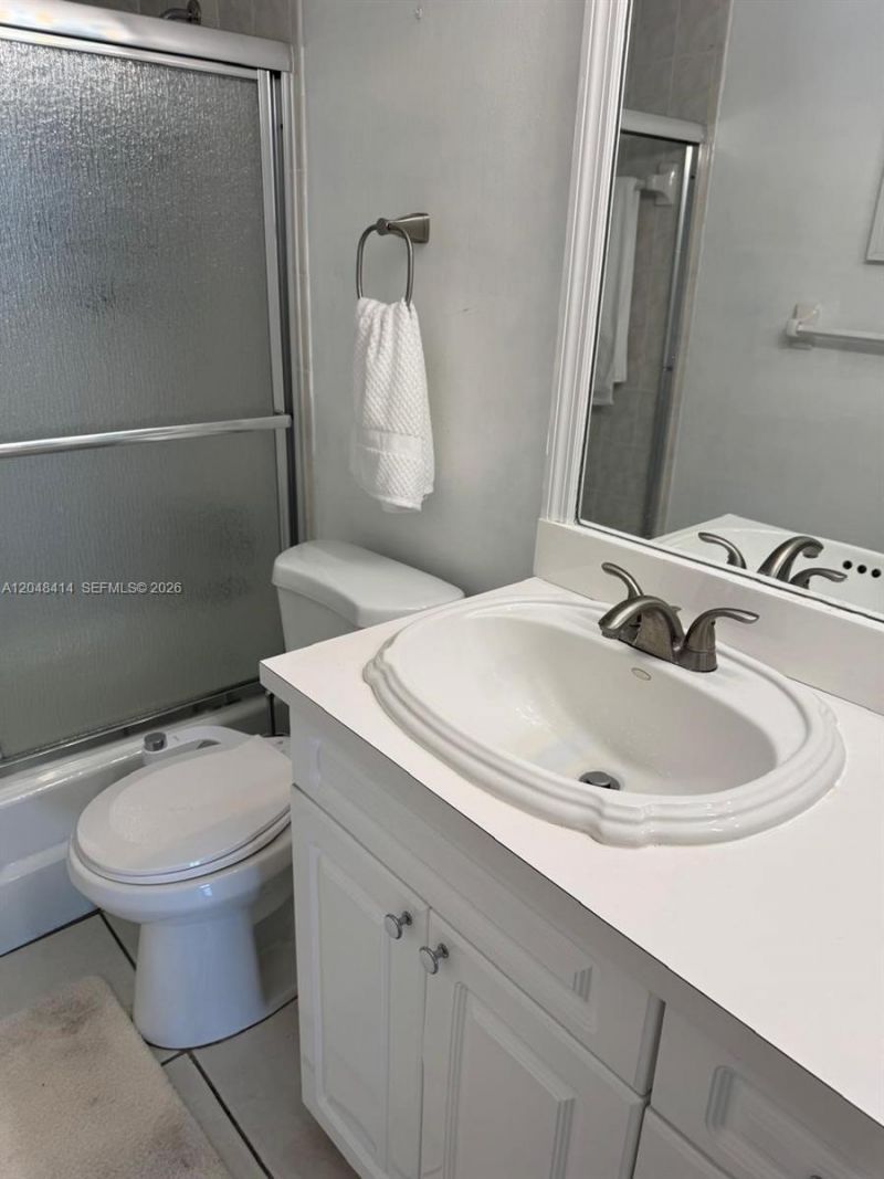 5601 Collins Ave , Unit 823, Miami Beach, FL 33140 Photo