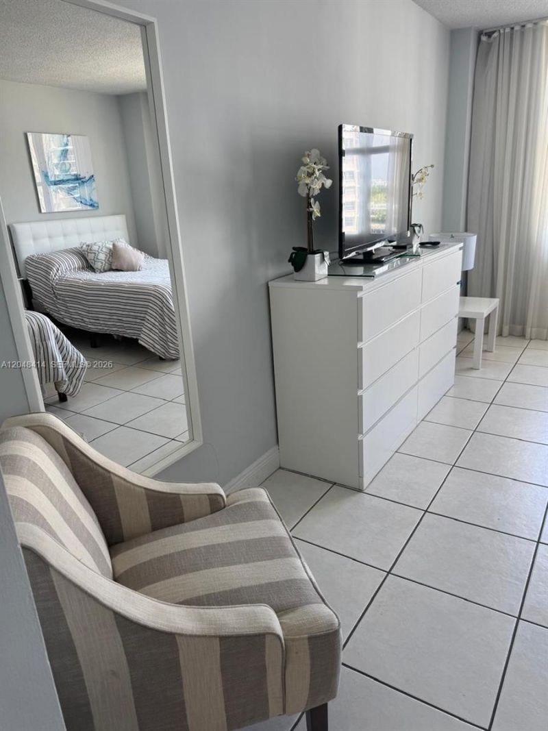 5601 Collins Ave , Unit 823, Miami Beach, FL 33140 Photo