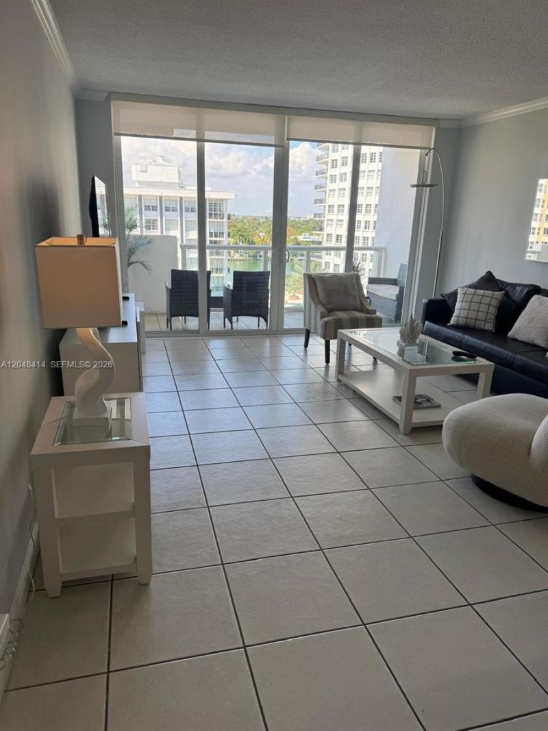 5601 Collins Ave , Unit 823, Miami Beach, FL 33140 Photo