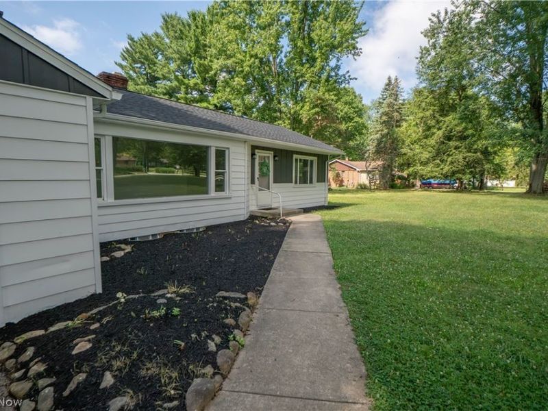 17684 Alexander Road, Walton Hills, OH 44146 Photo 3