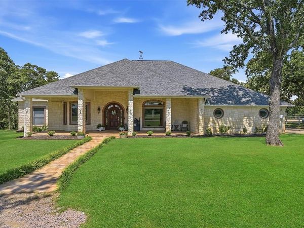 171 Briar Creek Road, Whitesboro, TX 76273